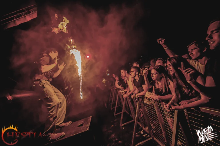 Lányos és fiús tűzzsonglőr eszközök