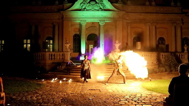 Mik is a tűzzsonglőrök valójában