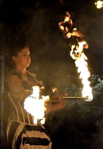 Rendezvények szokása tűzzsonglőrök mozgása