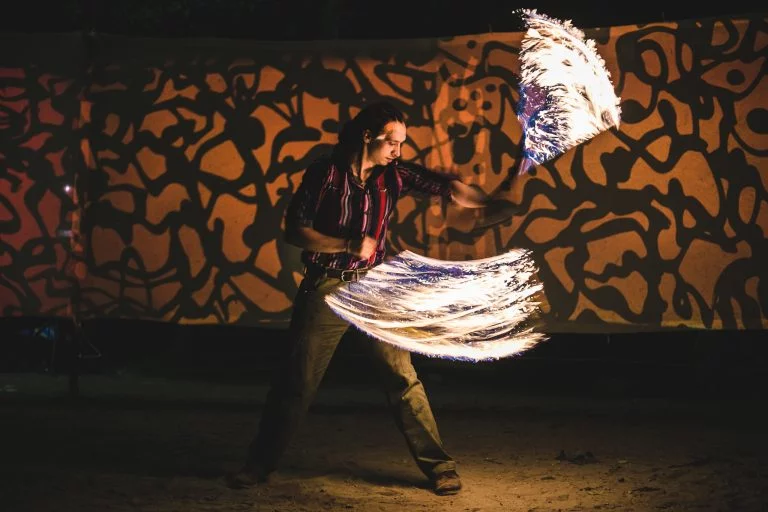 Tűzzsonglőr műsorok időpontja az éjszakában