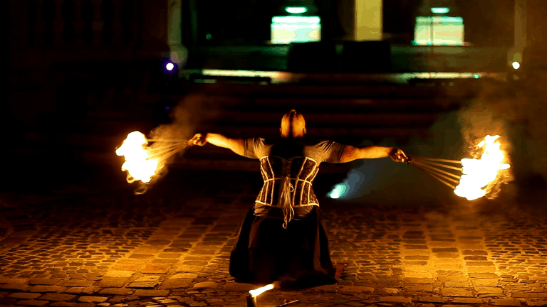 Tűzzsonglőrök adventi vasárnapokon